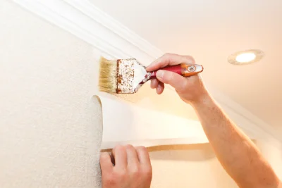 Pose de papier peint à Tour-en-Bessin — revêtements muraux et toiles de verre